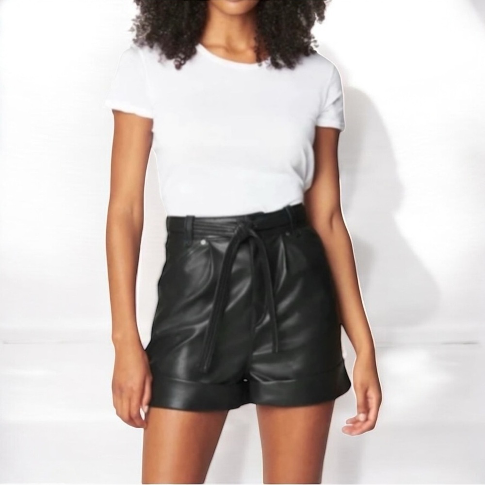 🌻NEW w/tags BLANKNYC Black High Waisted Belted Faux Leather Shorts Size 31